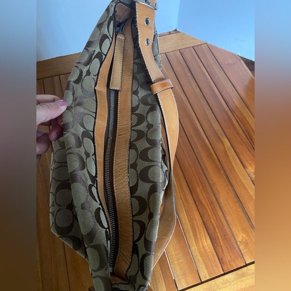 Coach Signature Shoulder Bag Duffle Zip Top Closure 6083 Brown Tan Leather - Picture 3 of 16